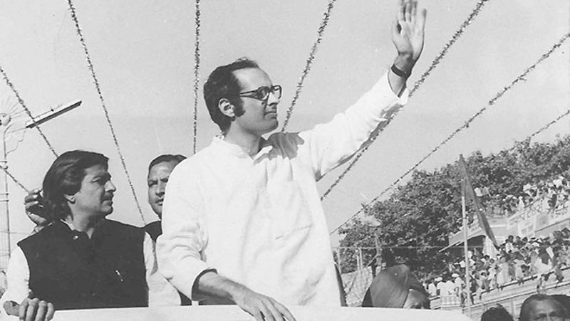 সঞ্জয়ের এই নসবন্দি কর্মসূচির পেছনে অবশ্য কয়েকটি কারণ ছিল। এর মধ্যে প্রথম কারণ, অল্প সময়ের মধ্যে নিজেকে নেতা হিসাবে প্রমাণ করতে চেয়েছিলেন উচ্চাকাঙ্খী সঞ্জয়। দ্বিতীয়, পরিবার পরিকল্পনা কার্যকর করতে ছিল আন্তর্জাতিক চাপ। তৃতীয়ত, দেশের জনসংখ্যা নিয়ন্ত্রণে অন্যান্য পদ্ধতিগুলির কার্যকর না হওয়া। আর চতুর্থ তবে সবচেয়ে গুরুত্বপূর্ণ, জরুরি অবস্থার কারণে অবারিত শক্তি পেয়ে যাওয়া।
