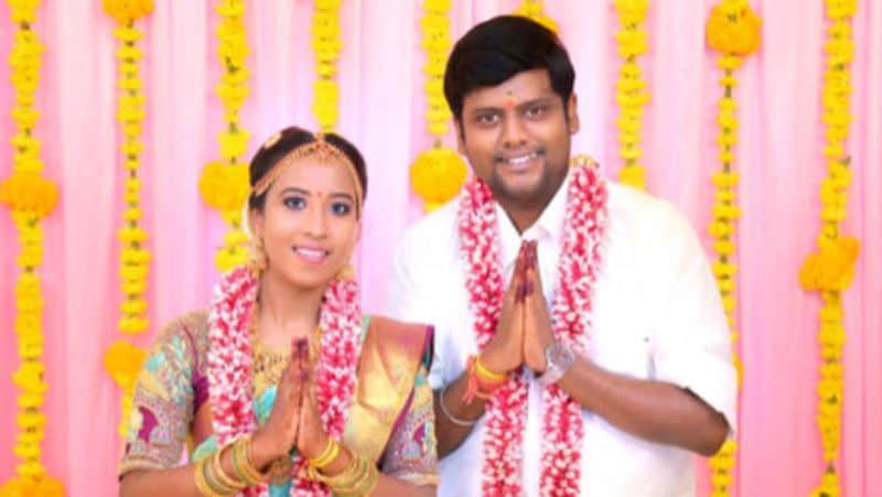 பிரபல தயாரிப்பாளர் மகனின் திருமணமாக இருந்தாலும் கொரோனா லாக்டவுன் காரணமாக அஸ்வினின் திருமணத்தில் நெருங்கிய சொந்தங்களான 20 பேர் மட்டுமே பங்கேற்றனர். 