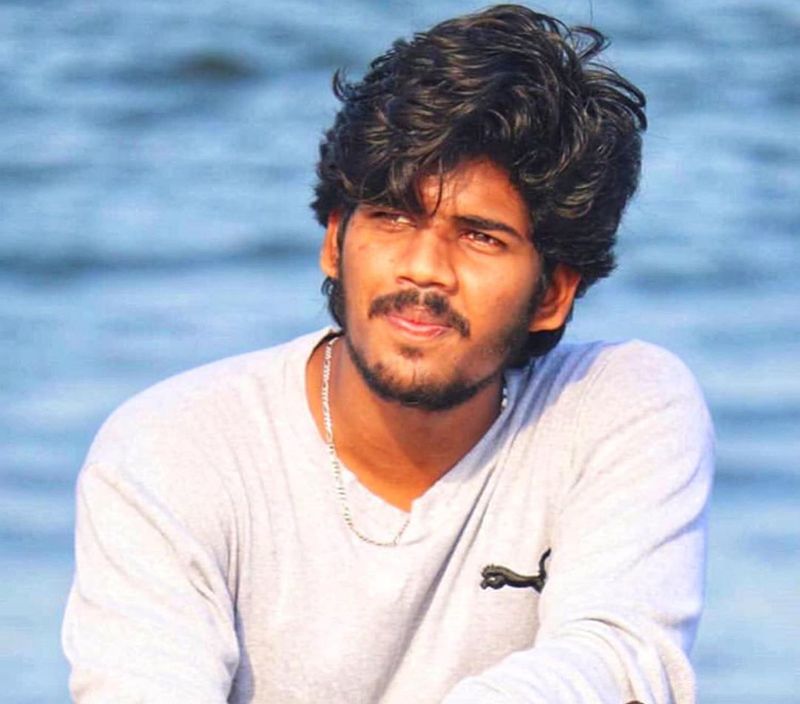 பெரிய காக்கா முட்டைய இது ஆள் அடையாளம் தெரியாத அளவிற்கு மாறிட்டாரு பாருங்க 