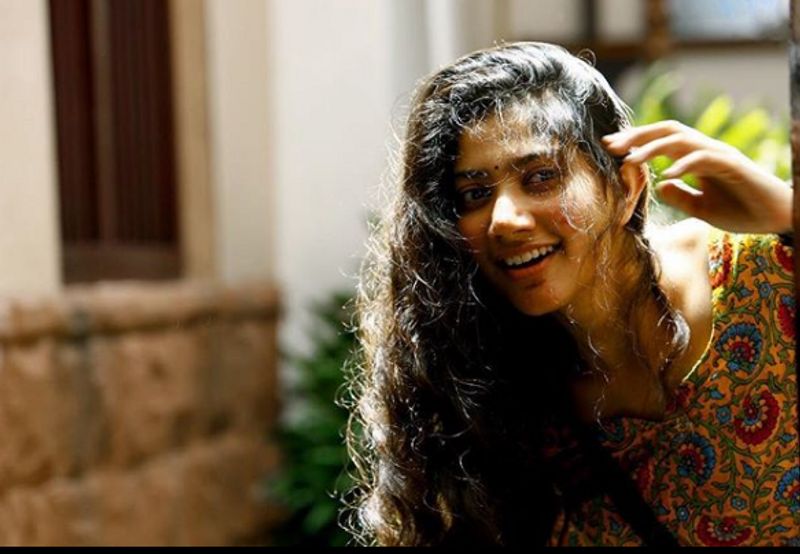 'ಜನರು ಹೀರೊಯಿನ್ರನ್ನು ಮನಮೋಹಕವಾಗಿ ಚಿತ್ರಿಸಿದಾಗ ವಿಭಿನ್ನವಾಗಿ ನೋಡುತ್ತಾರೆ. ಅದು ನನ್ನೊಂದಿಗೆ ಆಗಬೇಕೆಂದು ನಾನು ಬಯಸುವುದಿಲ್ಲ. ಕಾಲೇಜು ಹುಡುಗಿಯರು ಸಾಮಾನ್ಯವಾಗಿ ಧರಿಸುವ ಕ್ಯಾಶುಯಲ್ ಬಟ್ಟೆಗಳನ್ನು ಧರಿಸಿ ನಾನು ಸಂತೋಷವಾಗಿರುತ್ತೇನೆ,' ಎಂದು ಅವರು ಪ್ರತಿಪಾದಿಸಿದರು.