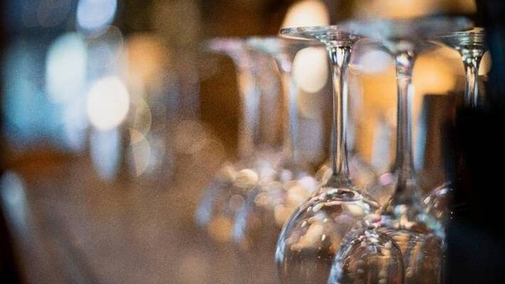 Dubai eateries allowed to serve alcohol only at tables Dubai eateries allowed to serve alcohol only at tables