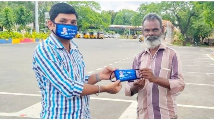 Rajini fans distribute Rajin mask Rajini fans distribute Rajin mask