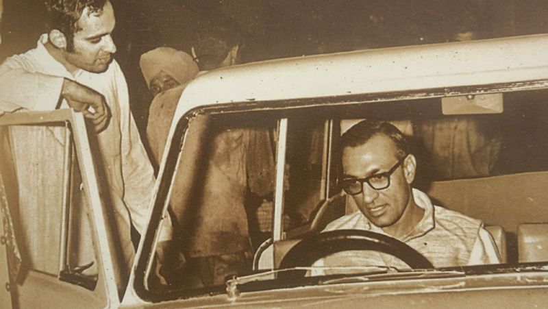 चौधरी बंसी लाल दिसंबर 1975 से मार्च 1977 तक रक्षामंत्री रहे। इस दौरान उन्होंने पुरुषों की नसबंदी कराने के क्रूर अभियान में पूरी भागीदारी की थी। बंसीलाल की मृत्यु 28 मार्च, 2006 में हुई थी।
