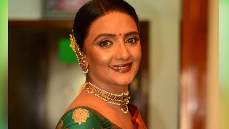 शांतिप्रिया की पहली हिंदी फिल्म 'सौगंध' फ्लॉप रही, लेकिन उन्हें बॉलीवुड में काम मिलता रहा। इससे पहले वे तमिल, कन्नड़ और तेलुगु भाषाओं की फिल्मों में एक्टिव थीं। खास बात यह है कि 'सौगंध' के फ्लॉप होने के बावजूद शांतिप्रिया को 'फूल और अंगार' (1993), 'वीरता' (1993) और 'इक्के पे इक्का' (1994) जैसी कई फिल्में मिलीं।