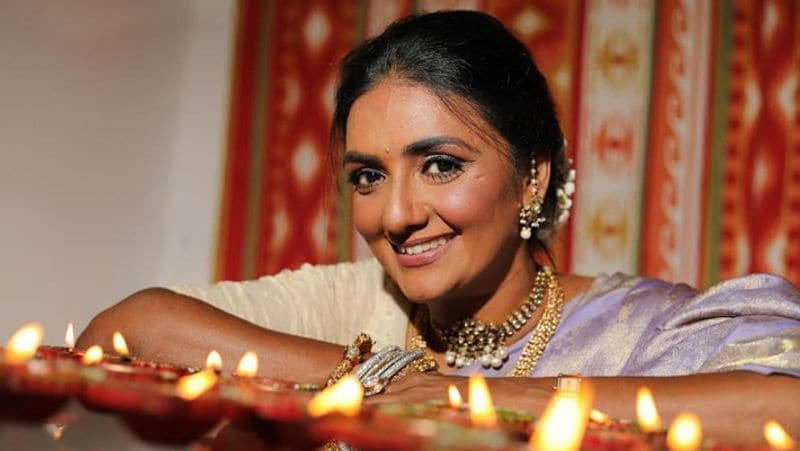 शांतिप्रिया फेमस साउथ इंडियन और बॉलीवुड एक्ट्रेस भानुप्रिया की बहन हैं। 1983 से साउथ इंडियन सिनेमा में एक्टिव भानुप्रिया ने 'दोस्ती दुश्मनी' (1986), 'इंसाफ की पुकार' (1987), 'खुदगर्ज' (1987), 'कसम वर्दी की' (1989) और 'भाभी' (1991) जैसी बॉलीवुड फिल्मों में भी काम किया है।