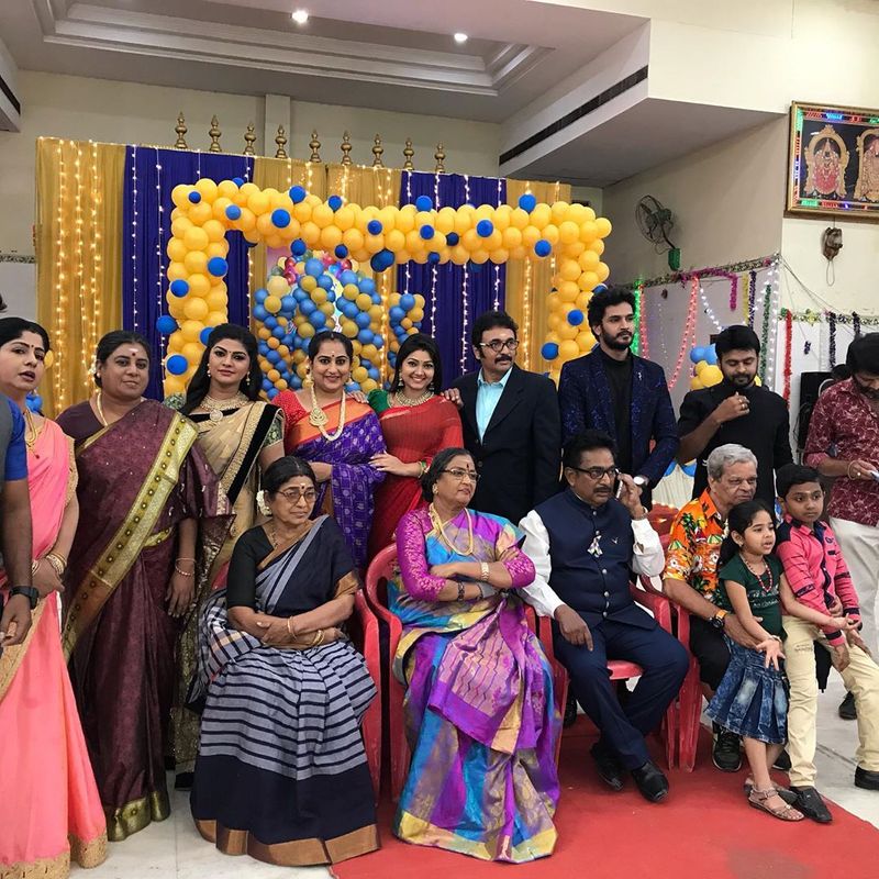 ரோஜா சீரியலில் குடும்ப புகைப்படம் எடுத்த காட்சி 