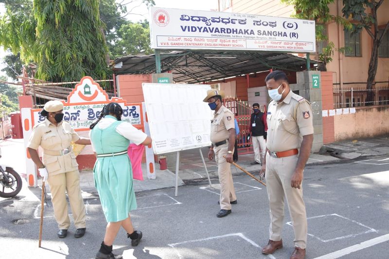 ರಾಜ್ಯಾದ್ಯಂತ ಇಂದು ಎಸ್ಎಸ್ಎಲ್ಸಿ ಪರೀಕ್ಷೆ ನಡೆಯುತ್ತಿದೆ.