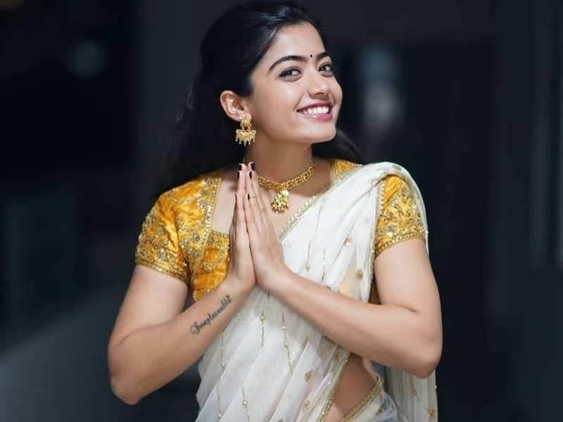 இரண்டாவது ஹீரோயின் கேரக்டருக்கு தெலுங்கு ரசிகர்களின் மனதை ஏற்கனவே கொள்ளை கொண்ட ராஷ்மிகா மந்தனாவை ஒப்பந்தம் செய்யலாம் என அவரை அணுகியுள்ளனர். 