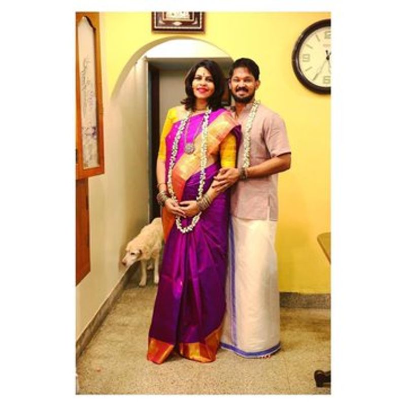 எனது மாமனார், மாமியார் வீட்டில் கடந்த வாரம் சிறிய வளைகாப்பு நடைபெற்றது. அதில் நாங்கள் மற்றும் நாய்/பூனை ஆகியோர் மட்டுமே கலந்து கொண்டோம்.