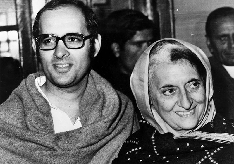 আশির দশকে কংগ্রেসে ইন্দিরার পরেই যার আধিপত্য ছিল দলের মধ্যে তিনি হলেন সঞ্জয় গান্ধী। একদিকে এর কারণ যেমন ছিল, তিনি ছিলেন ইন্দিরার ছোটপুত্র, তেমনি রাজনীতিতে সঞ্জয়ের দ্রুত উত্থানও সকলের নজর কেড়েছিল।