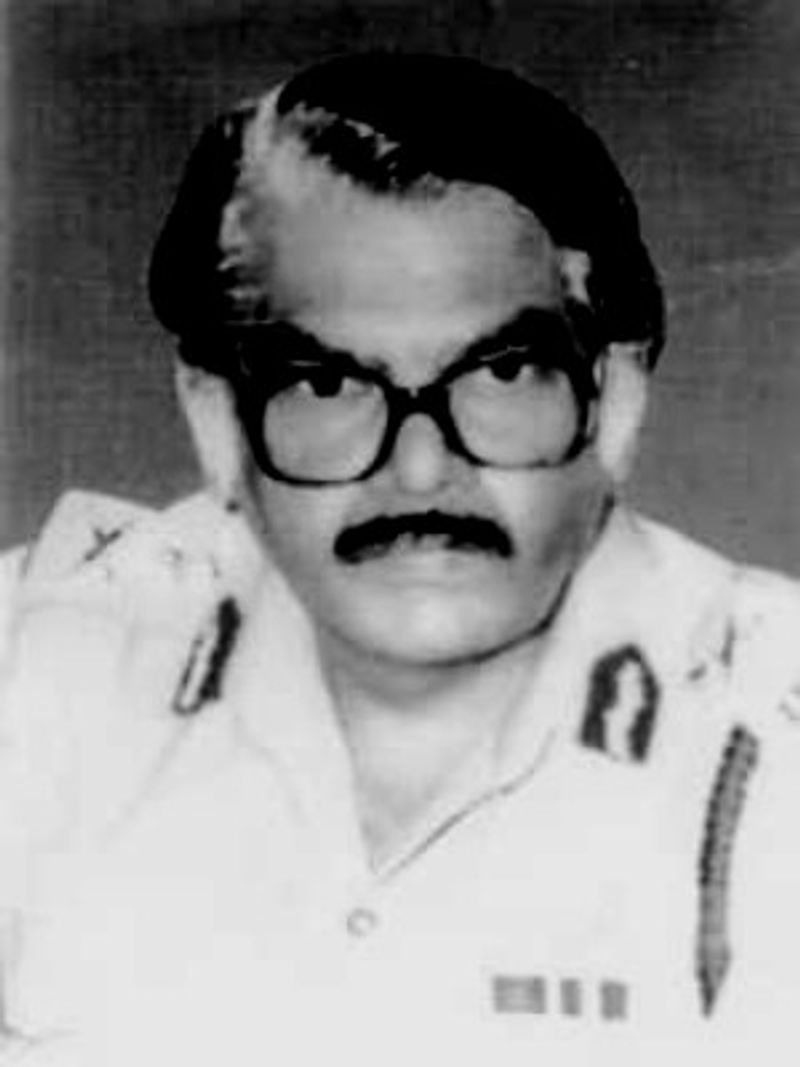 জয়রাম পাড়িক্কাল (কেরল পুলিশের তৎকালীন অপরাধ দমন শাখার ডিআইজি)দোষ - পুলিশ হেফাজতে ইঞ্জিনিয়ারিং-এর কৃতি ছাত্র পি রাজন-কে নির্যাতন ও হত্যার মামলায় তিনিই ছিলেন প্রধান আসামী। ইন্দিরা সরকারের স্রৈরাচারের বিরদ্ধে এক স্বাক্ষর সংগ্রহ আন্দোলনে অংশ নিয়ে ফেরার সময় পি রাজন-কে তুলে নিয়ে গিয়েছিল পুলিশ।পুরস্কার - পরবর্তী তালে তিনি কেরল পুলিশের ডিজিপি হয়েছিলেন। ১৯৯৭ সালে তাঁর মৃত্যু হয়।