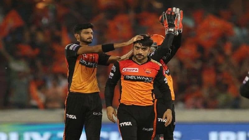 కౌంటీ ఛాంపియన్షిప్లో సుసెక్స్ తరుపున ఆడిన రషీద్ ఖాన్, పాక్ సూపర్ లీగ్ ముగిసిన తర్వాత కరేబియన్ ప్రీమియర్ లీగ్లో పాల్గొంటాడు. ఆ తర్వాత ఐపీఎల్ 2021 సీజన్లో సన్రైజర్స్ హైదరాబాద్ తరుపున మిగిలిన 7 మ్యాచులు ఆడతాడు.