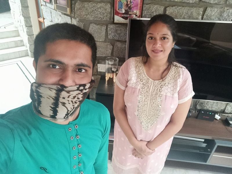 ಹೊರಗಡೆ ಹೆಚ್ಚು ಕಾಣಿಸಿಕೊಳ್ಳದಸಿದ್ದರಾಮಯ್ಯನವರ ಸೊಸೆ ಮೇಘನಾ ರಾಜ್ ಹಾಗೂ ಸುಂದರಾಜ್ ಫ್ಯಾಮಿಲಿಗೆ ಸಾಂತ್ವನ ಹೇಳಿದ್ದಾರೆ.
