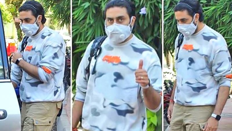 इनके अलावा अभिषेक बच्चन को मुंबई के एक डबिंग स्टूडियो के बाहर देखा गया। इस दौरान उन्होंने मास्क लगा रखा था।
