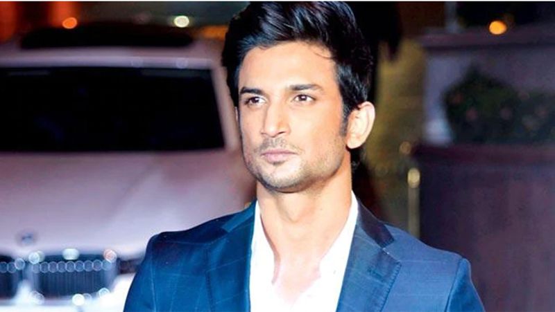 ফারহান জানান, তিনি মনে করেন. বলিউডে কিছু অভিনেতা-অভিনেত্রীরা রয়েছেন, যাঁদের পরিবারের সদস্যরা বলিউডের সঙ্গে যুক্ত। কিন্তু তার মানে এটা নয় যে বলিউডে বহিরাগতদের জায়গা নেই।