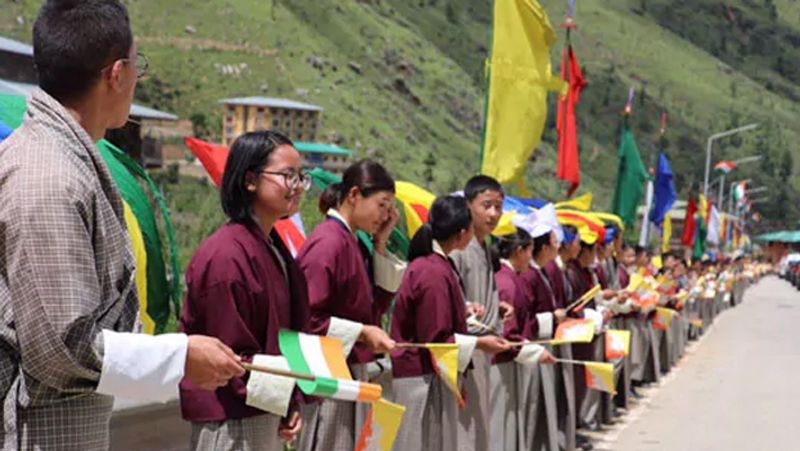बक्सा के लोग हर साल भारत भूटान सीमा पर स्थित समुद्रूप जोंगखार इलाके में जाते हैं और काला नदी का पानी अपने खेतों में लाकर सिचाई करते हैं। लेकिन इस बार भूटान ने कोरोना के चलते अपने क्षेत्र में भारतीय किसानों की एंट्री पर रोक लगा दी है। 
