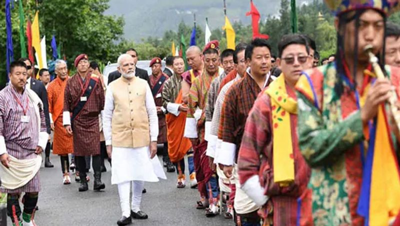 बक्सा में 26 से ज्यादा गांवों में किसान धान की खेती में पानी लगाने के लिए भूटान की नदियों पर निर्भर हैं। लेकिन पानी रुकने से किसान परेशान हैं और काफी गुस्से में भी हैं। भूटान के पानी रोकने से करीब 6 हजार किसान प्रभावित हुए हैं। 