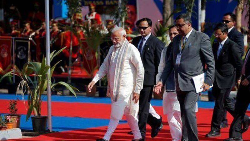एक किसान ने बताया कि बिना पानी के उनकी फसलें खराब हो रही हैं। उन्होंने बताया, भूटान की तरफ से डोंग बांध बनाकर अपने धान के खेतों के लिए पानी लाते थे। लेकिन भूटान ने इस बार लॉकडाउन के चलते एंट्री पर रोक लगा रखी है। 