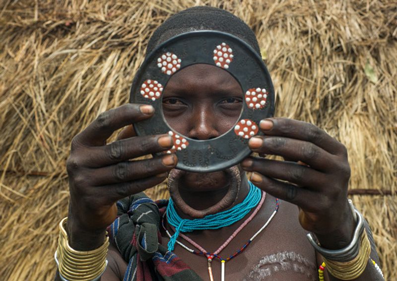lip plates among suuri people photos