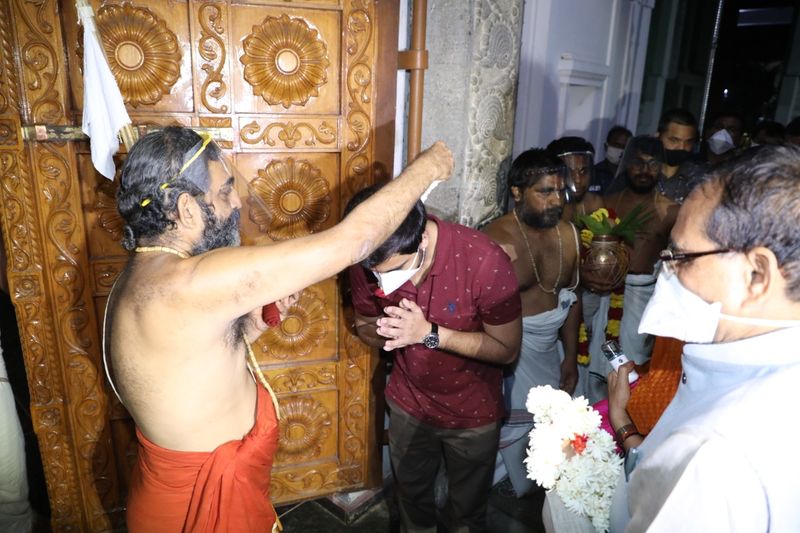 Madhyapradesh CM Visits Chinna Jeeyar Ashram In Hyderabad