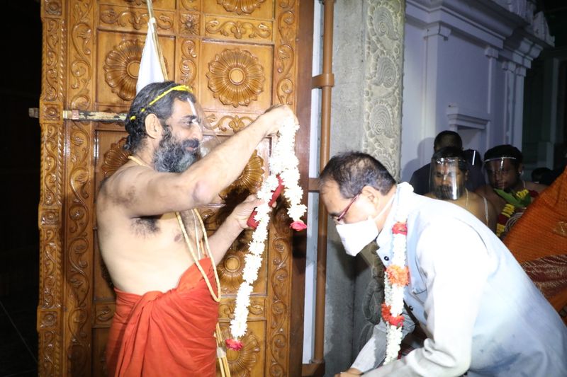 Madhyapradesh CM Visits Chinna Jeeyar Ashram In Hyderabad