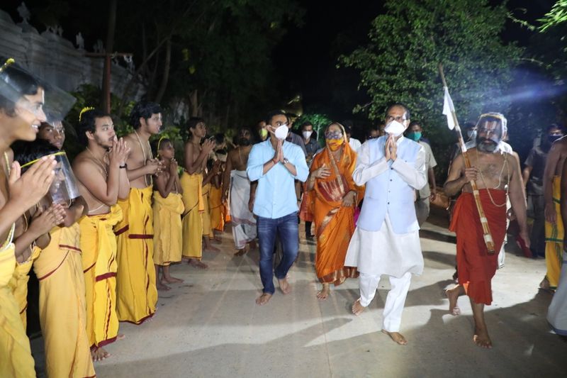 Madhyapradesh CM Visits Chinna Jeeyar Ashram In Hyderabad
