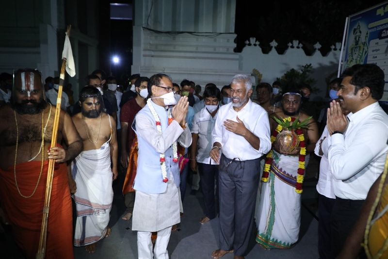 Madhyapradesh CM Visits Chinna Jeeyar Ashram In Hyderabad