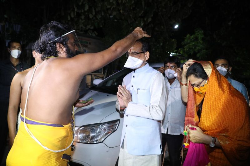 Madhyapradesh CM Visits Chinna Jeeyar Ashram In Hyderabad