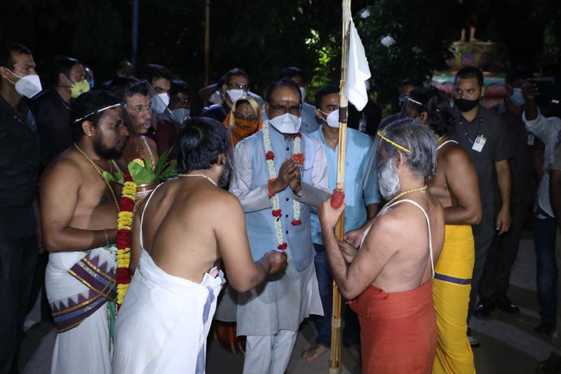 Madhyapradesh CM Visits Chinna Jeeyar Ashram In Hyderabad