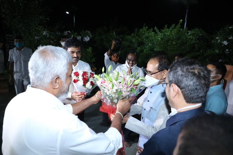 Madhyapradesh CM Visits Chinna Jeeyar Ashram In Hyderabad