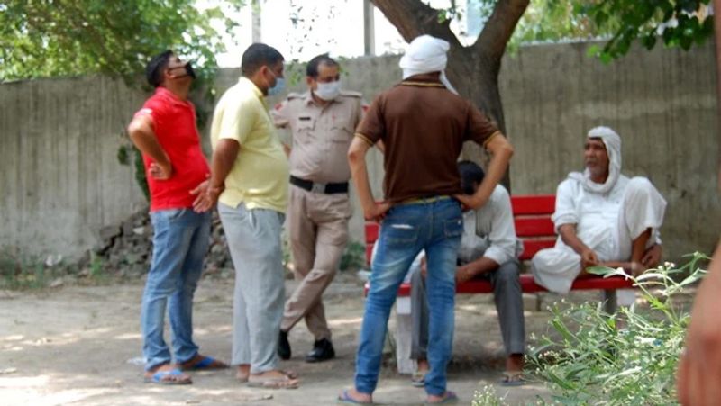 रोहित के पिता यह मानते हैं कि वो लॉकडाउन में अपने करियर को लेकर चिंतित था। लॉकडाउन के कारण वो बैडमिंटन खेलने नहीं जा पा रहा था। इस वजह से परेशान था।