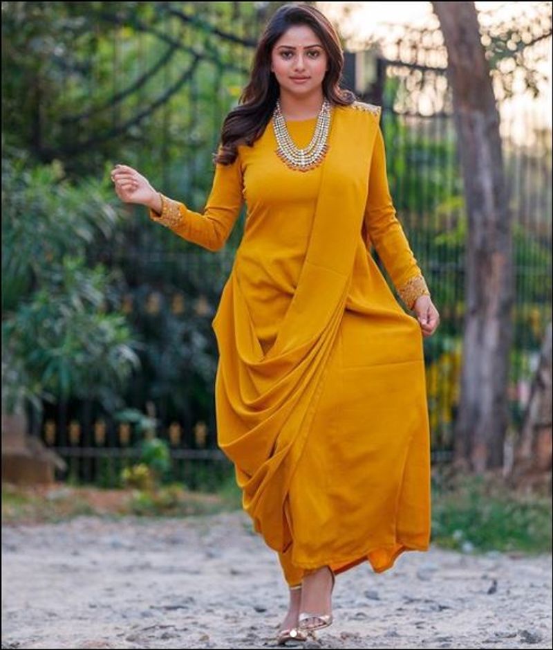 ಕೊರೋನಾ ಮನೆಯಲ್ಲಿಯೇ ಇದ್ದರೂ ಬರುವ ಸಾಧ್ಯತೆ ಇದೆ. ಅಗತ್ಯವಿರುವಷ್ಟು ಸಾಮಾಜಿಕ ಅಂತರ ಕಾಯ್ದುಕೊಂಡು, ಶೂಟಿಂಗ್ ಮಾಡೋದು ಸೇಫ್ ಎನ್ನುವುದು ಈ ನಟಿಯ ಅಭಿಮತ.