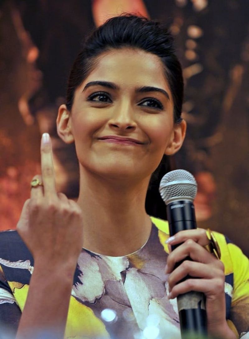 Star Daughter Sonam Kapoor controversial statements