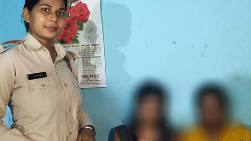 पुलिस दोनों लड़कियों को थाने लेकर पहुंची। लेकिन इस मामले को हल नहीं कर सकी। उधर, दूसरी लड़की का दावा है कि उसने शादी के बाद ही अपने पति को बता दिया था कि उसके समलैंगिक रिश्ते हैं। इस पर उसके पति ने कहा था कि अगर वह जाना चाहती है तो वह उसे नहीं रोकेगा। 