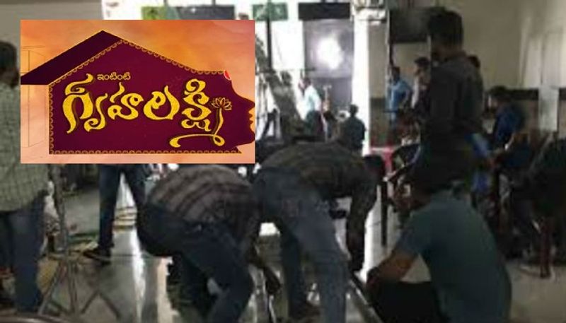 <p>గట్టిగా మాట్లాడితే, ఉద్వేగానికి గురైతే గుండెపోటు వచ్చే నందును లాస్య తన సొంతం చేసుకోవాలనుకోవడం కొంచెం ఆశ్చర్యంగానే కనిపిస్తుంది. అదే సమయంలో గృహలక్ష్మి అంటే అన్ని కష్టాలనూ భరిస్తూ, భర్త మరో స్త్రీతో తన ఇంట్లోనే ఉంటున్నా భరిస్తూ అపారమైన సహనం వహించే స్త్రీ అనే అర్థం వచ్చేలా సీరియల్ సాగుతూ ఉంటుంది. దానికి కుట్రతో శ్రుతి అనే అమ్మాయిని ప్రేమికుడి నుంచి విడదీసి తాను పెళ్లి చేసే వ్యక్తి కథ కూడా తోడైంది.</p>