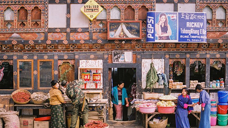 थिम्फू स्थित मार्केट। तस्वीर 2004 की है।