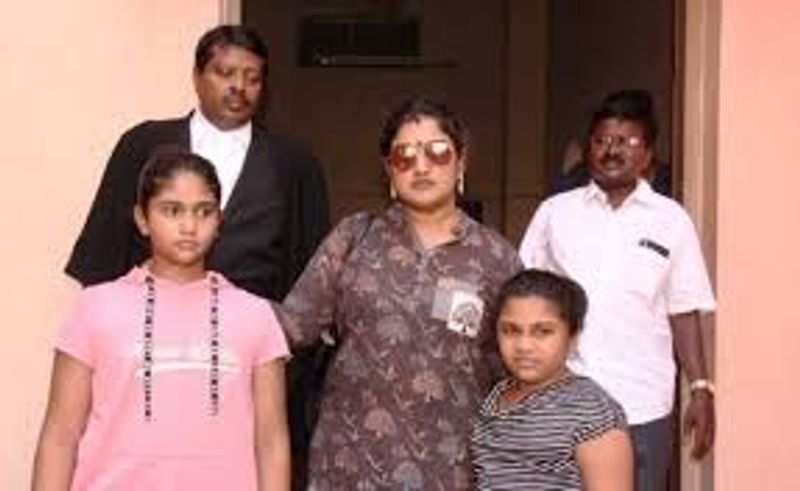 நடிகை வனிதாவுக்கு ஒரு ஆண் குழந்தை இரண்டு பெண் குழந்தைகள் 