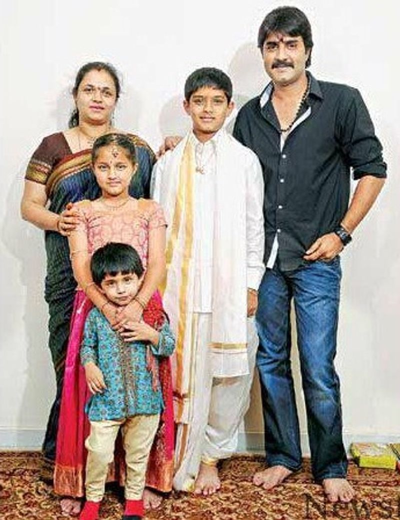 நடிகை சிவரஞ்சனி இரண்டு ஆண் குழந்தை ஒரு பெண் குழந்தை பெற்று எடுத்தன 