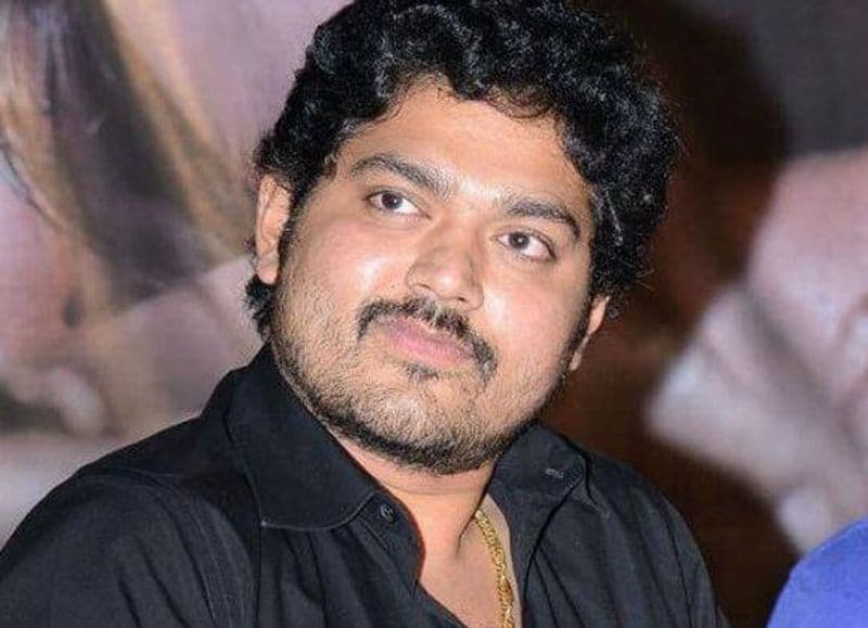 குழந்தை நட்சத்திரமாக இருந்து பின், 'தொட்டால் பூ மலரும்' என்கிற படத்தின் மூலம் கதாநாயகனாக அறிமுகமானவர், பிரபல இயக்குனர் வாசுவின் மகன் சக்தி. இந்த படத்தை தொடர்ந்து, மகேஷ் சரண்யா மற்றும் பலர், நினைத்தாலே இனிக்கும் போன்ற படங்களில் நடித்தார். ஆனால் இந்த படங்கள் கலவையான விமர்சனங்களை மட்டுமே பெற்றால் திரையுலகில் இருந்து விலகினார். 