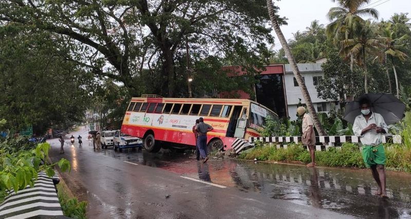 KSRTC bus crashed into pit near Vattappara Chitta Bridge