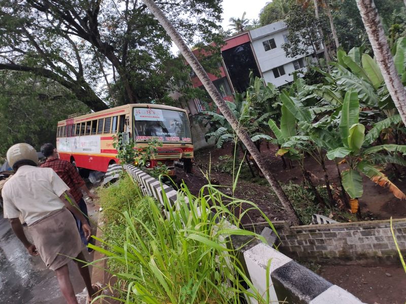 KSRTC bus crashed into pit near Vattappara Chitta Bridge