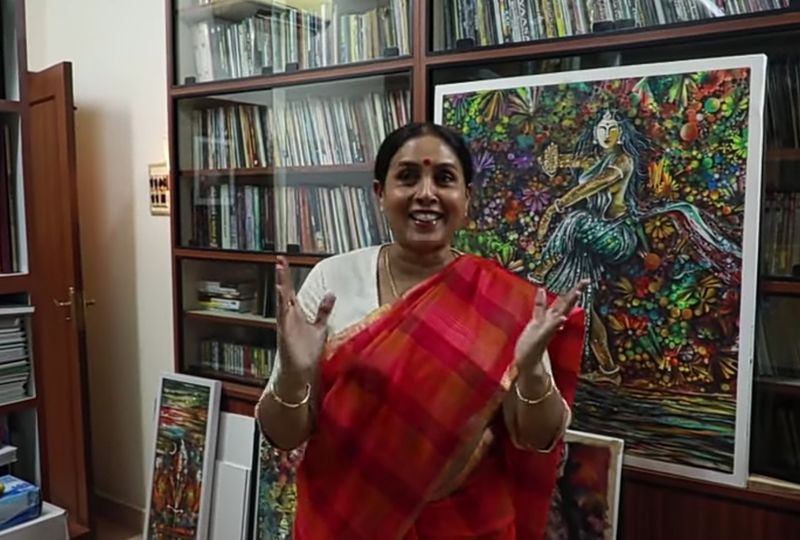 பொண்வண்ணனின் ரூம் இந்த ரூம் முழுவதும் புத்தகங்கள் மற்றும் ஓவியம் மற்றும் இருக்கும் 