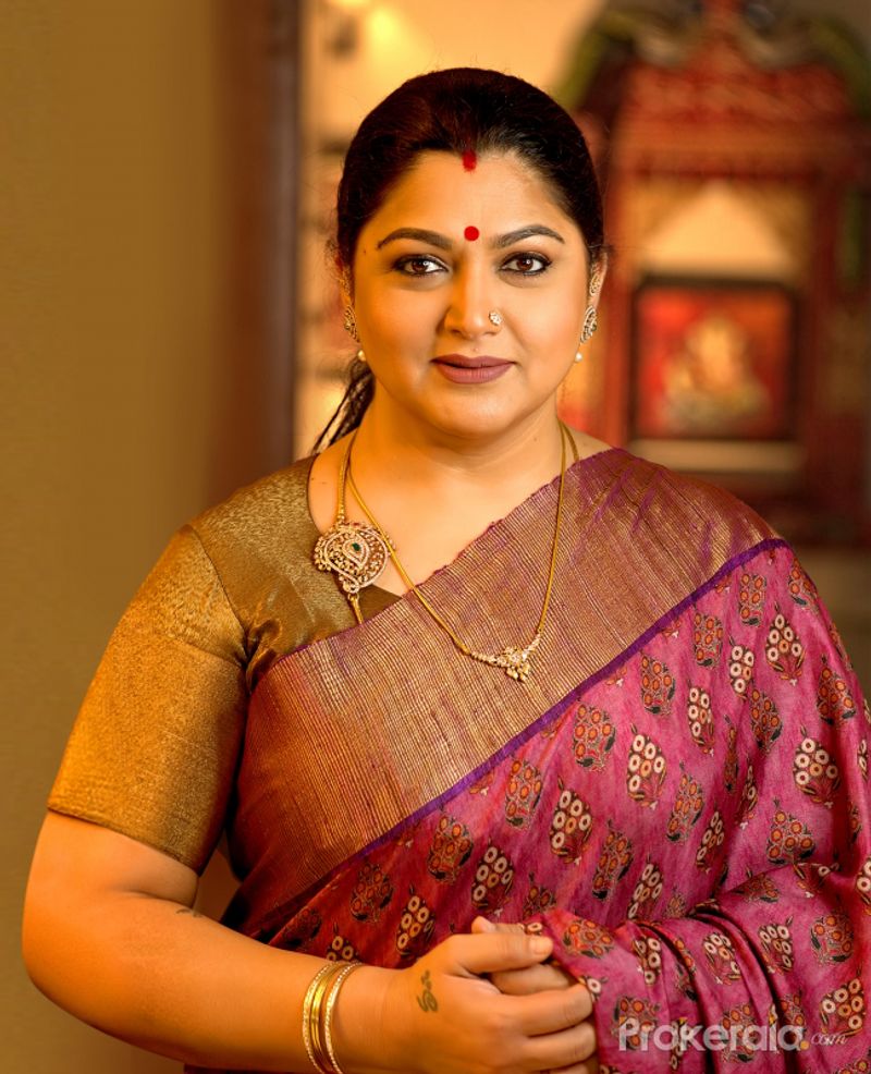'எந்தவித தாமதமும் இன்றி ஜெயராஜ் மற்றும் பென்னிக்ஸ் ஆகியோரின் மரணத்திற்கு சட்டத்தின் அடிப்படையில் நீதி கிடைப்பதை நாம் காண முடியுமா? குற்றவாளிகள் தப்பி விடக் கூடாது. தாமதிக்கப்படும் நீதி என்பது மறுக்கப்பட்ட நீதியே'' என நடிகை குஷ்பு கொந்தளித்துள்ளார். 