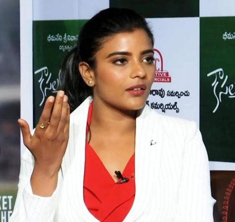 சாத்தான்குளம் சம்பவம் பயங்கரமானது; இது உண்மையில் ஏற்றுக்கொள்ள முடியாத மனிதாபிமானமற்ற செயல். அவர்களுக்கான நீதி தாமதமானால் அது அநீதியாகும் என நடிகை ஐஸ்வர்யா ராஜேஷ் தனது ஆதங்கத்தை வெளிப்படுத்தியுள்ளார். 