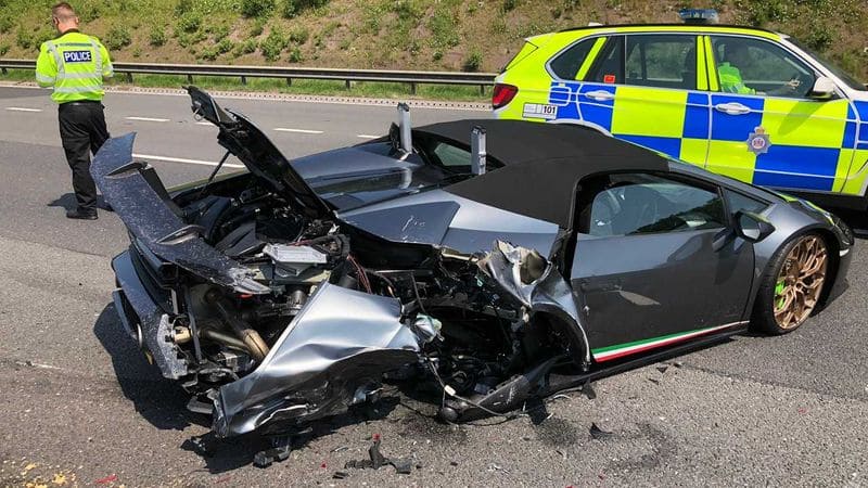 20-minute-old brand new Lamborghini crashes police share pictures