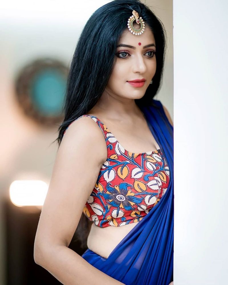 மறைந்திருந்து பார்க்கும் மர்மமென்ன 