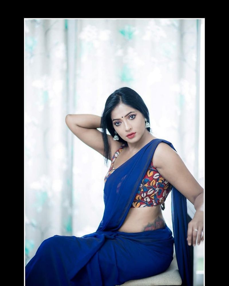 சாய்த்து சாய்ந்து நீ பார்க்கும் போது அடடா?