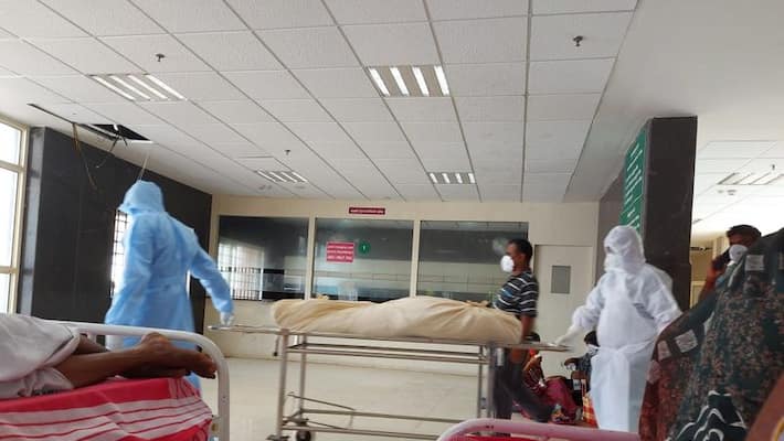 Dead bodies in Madurai corona treatment room. Corona patients in fear. A scream that she was about to commit suicide Dead bodies in Madurai corona treatment room. Corona patients in fear. A scream that she was about to commit suicide