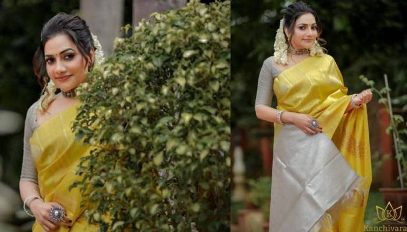 rimi tomy s saree pics are viral now