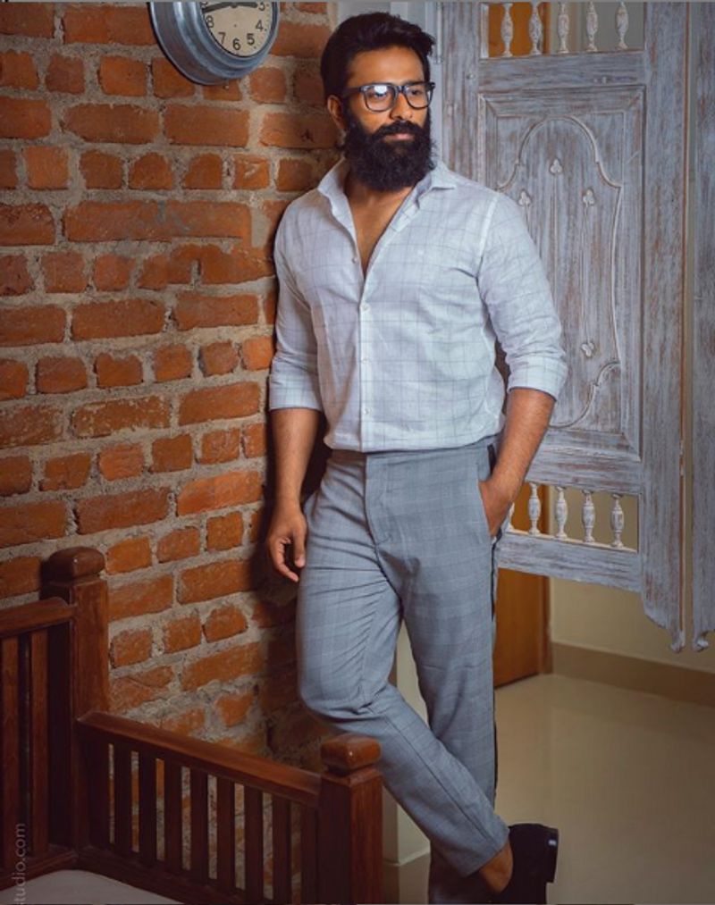 ನಟ ಶಾಂತನು ಭಾಗ್ಯರಾಜ್ರ ಗಡ್ಡದ ಶೈಲಿಯು ಕ್ಯಾರೆಂಟೈನ್ ಸಮಯದಲ್ಲಿ ಹೆಚ್ಚು ಚರ್ಚೆಗೆ ಗುರಿಯಾಯಿತು. ಎಷ್ಟರಮಟ್ಟಿಗೆಂದರೆ, ಅವರು ಮಣಿರತ್ನಂರ ಪೊನ್ನಿಯಿನ್ ಸೆಲ್ವನ್ ಸಿನಿಮಾ ಭಾಗವಾಗುತ್ತಾರೆ ಎಂದು ಜನರು ಊಹಿಸಲು ಪ್ರಾರಂಭಿಸಿದರು. ಆದರೆ, ನಟ ಈ ಸುದ್ದಿಯನ್ನು ನಿರಾಕರಿಸಿದರು.